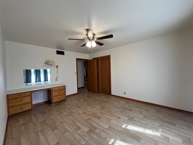 Building Photo - 106 Jane Dr