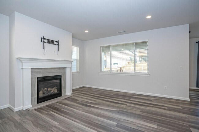 Building Photo - Newer 3-Bed Edgewood Home with A/C, Loft, ...