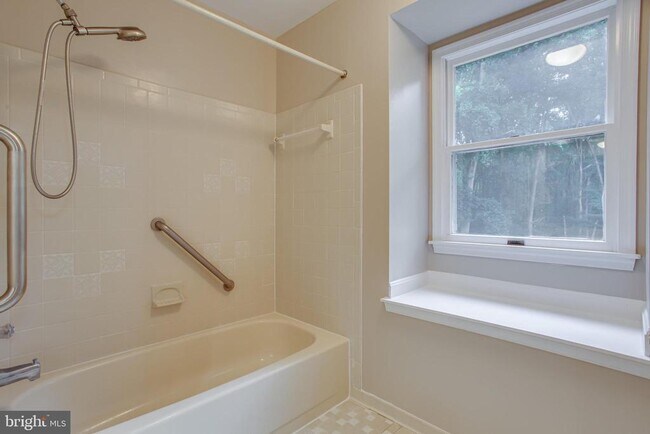 Building Photo - 3084 Eutaw Forest Dr