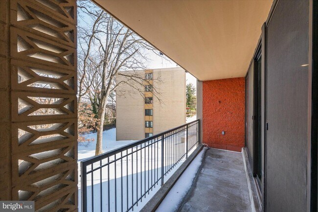 Building Photo - 4 S Van Dorn St