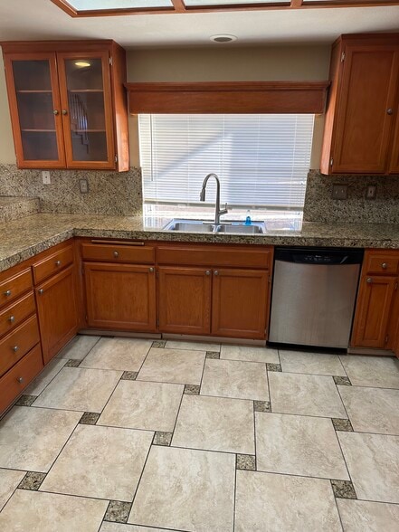 Building Photo - 40068 Milkwood Ln
