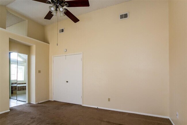 Building Photo - 1526 Rushworth Dr