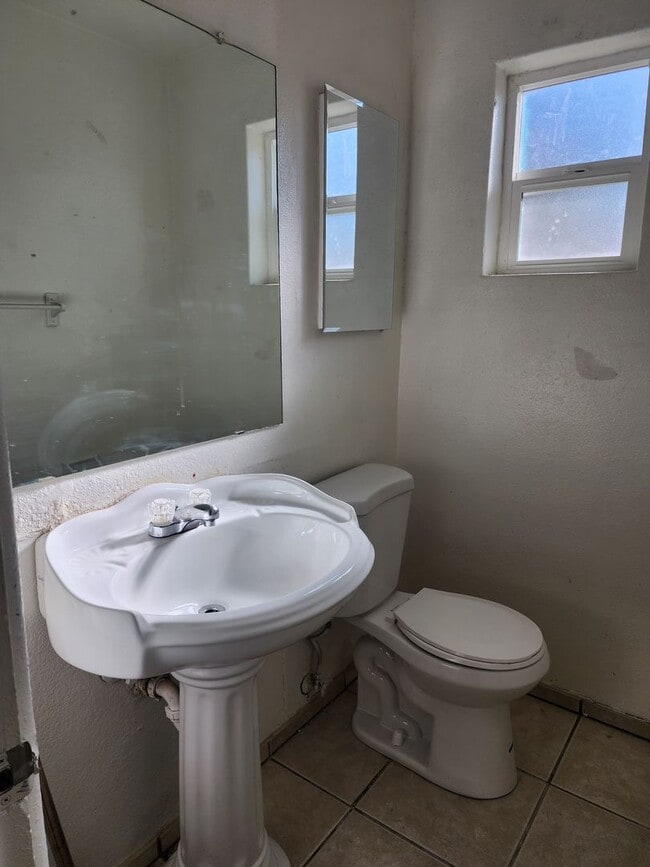 Building Photo - 3 Bedroom in Phoenix!