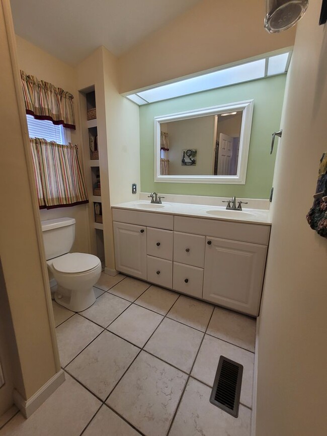 Building Photo - 5 Bedroom Beach House