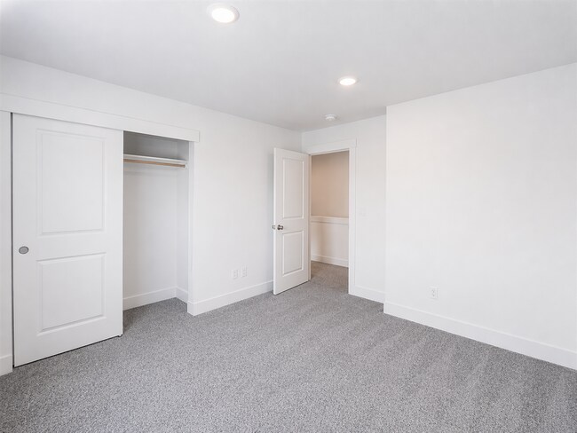 Building Photo - 5882 W 40th Ct