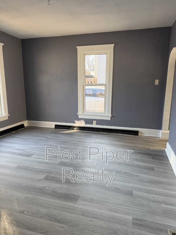 Building Photo - 514 E Garden St