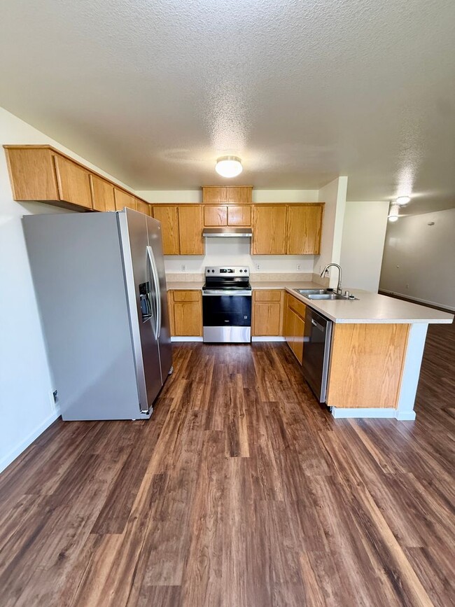Building Photo - Newly Remodeled 3-Bed, 2.5-Bath Duplex for Rent in Longview