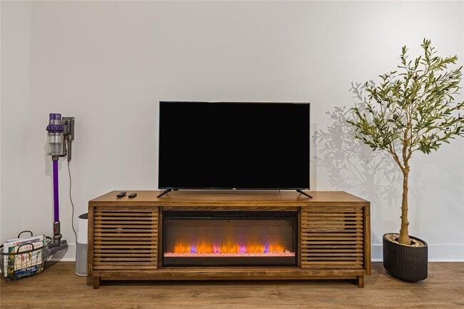 Building Photo - 1811 Webberville Rd