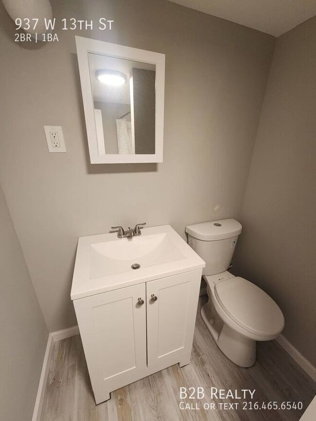 Building Photo - 937 W 13th St