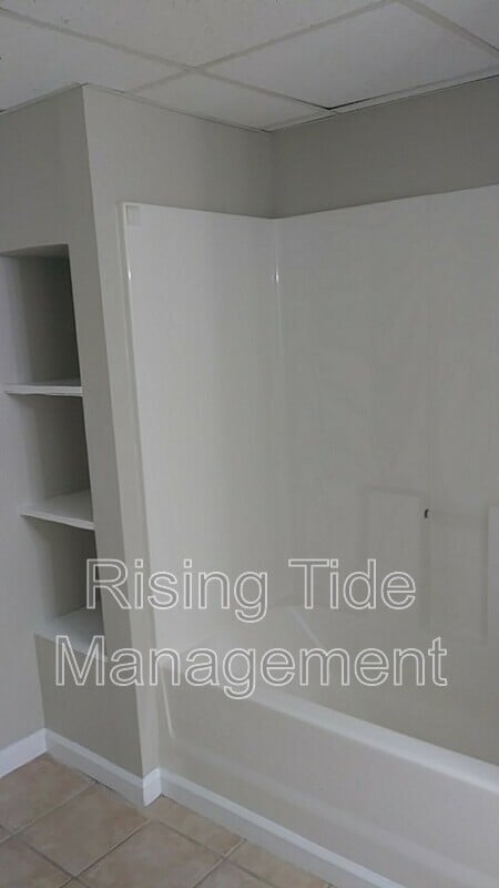 Building Photo - 517 5th Ct