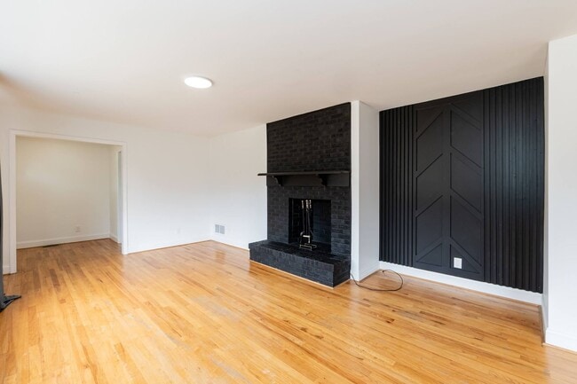 Building Photo - Huge Four Bedroom Home!