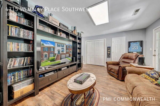 Building Photo - 4715 Wembley Pl SW