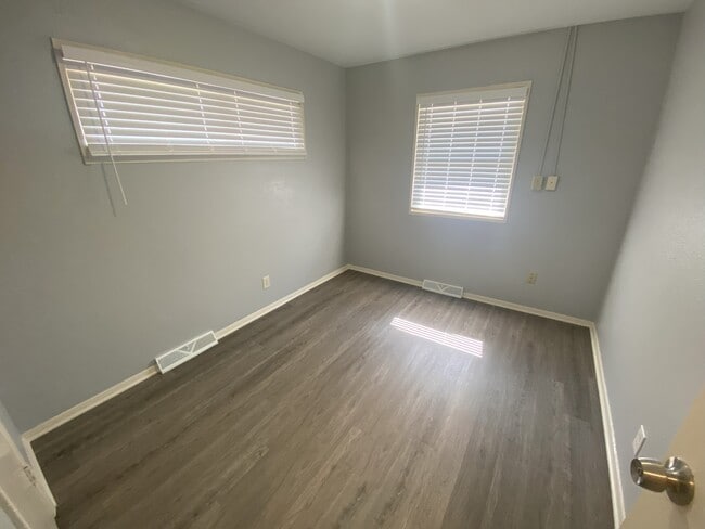 Building Photo - 11316 Lewis Ave