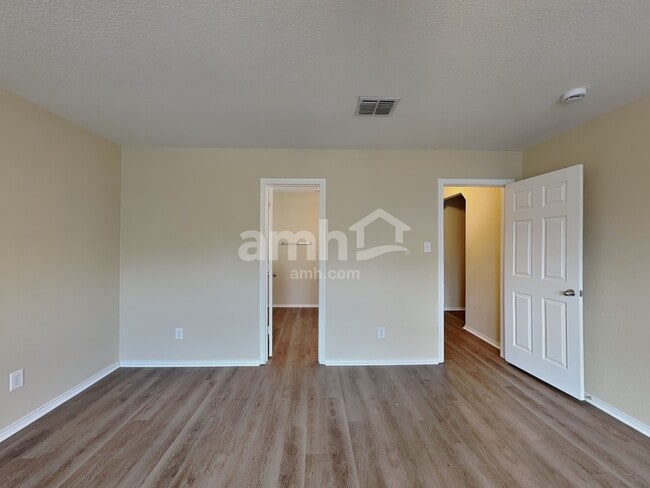 Building Photo - 806 Silverado Way