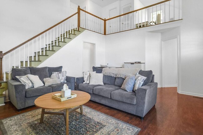 Building Photo - Pet Friendly Three Bedroom!