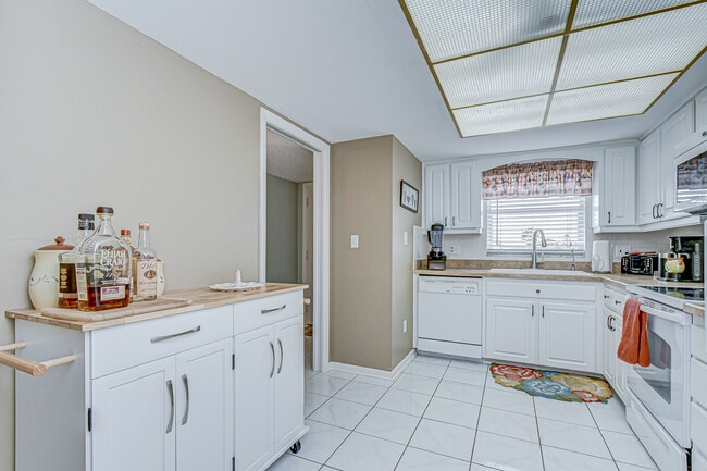 Building Photo - 5575 Gulf Blvd