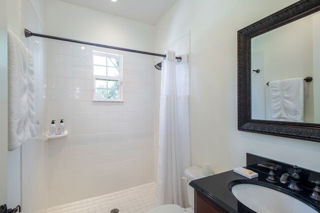 Building Photo - 2 Story, 2 Bed/2.5 Bath, Pool Home Plus Office in Altaloma Heights AVAILABLE NOW!