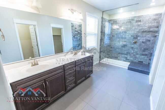 Building Photo - 2095 S Saguaro Dr