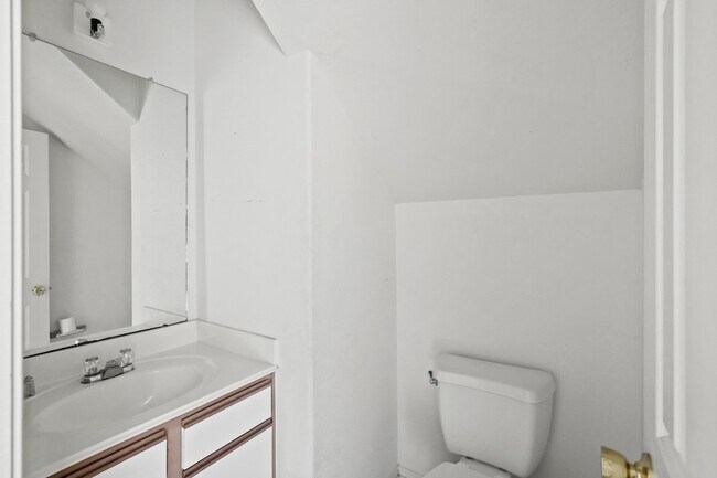 Building Photo - 16115 Sheldon Ridge Way