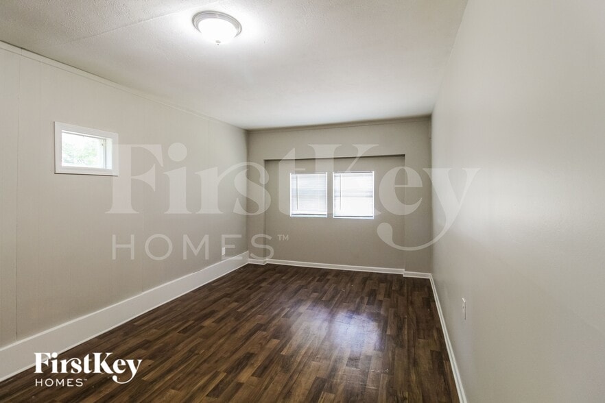 Building Photo - 1021 Meadowbrook Ln NW