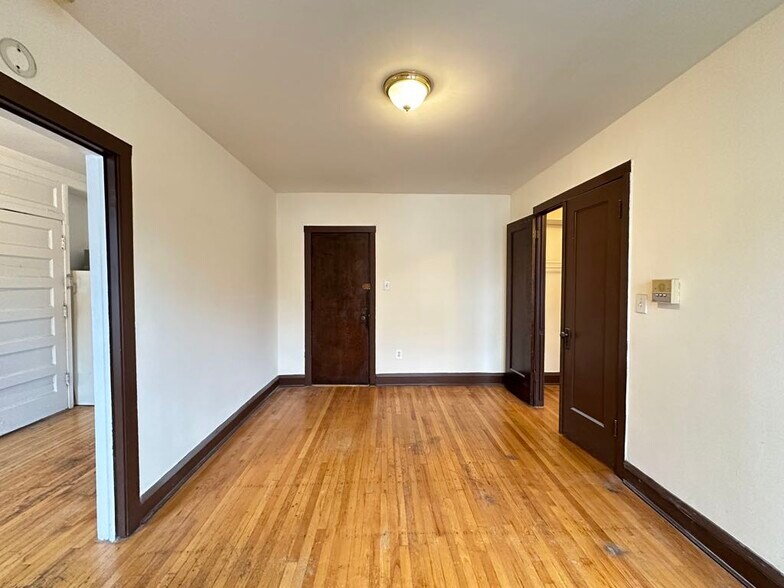 Building Photo - 3306 W Schubert Ave