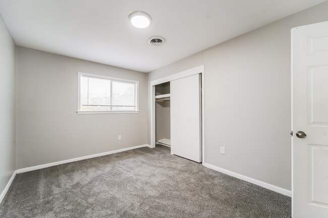 Building Photo - 1047 Garden Park Dr