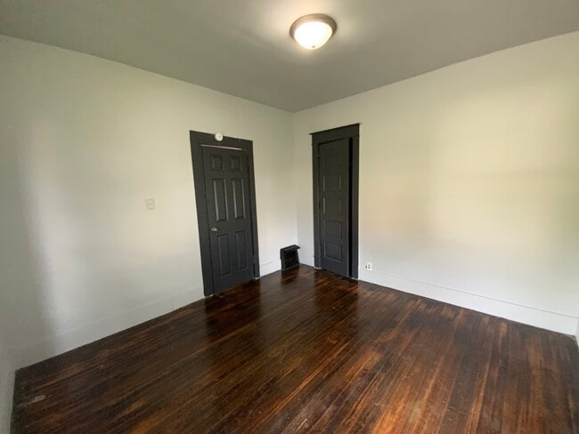 Building Photo - 909 N Griffin St