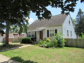 Building Photo - 659 Bent St