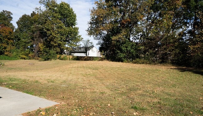 Building Photo - Two story -3 BR  2 1/2 Ba - (1/2 mo offer- See below)