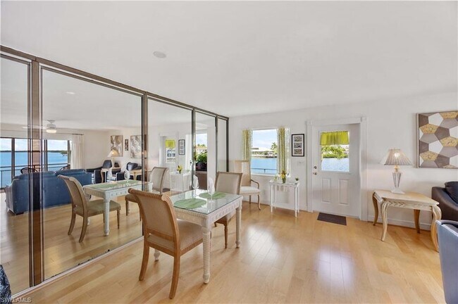 Building Photo - 330 Kon Tiki Dr