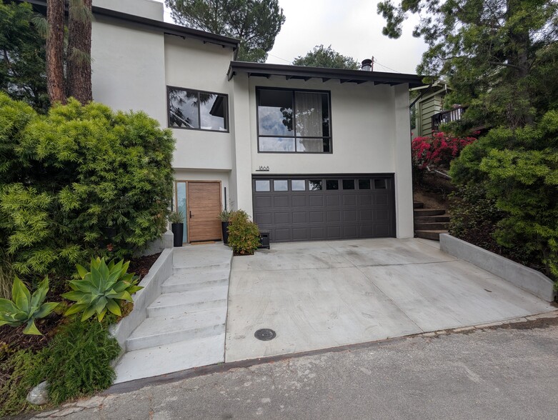 Alternate view of hillside home with parking - 1868 Kaweah Dr