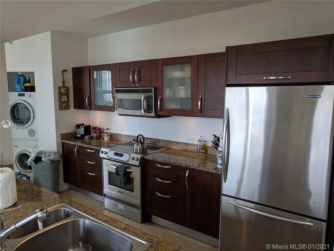 Building Photo - 20000 E Country Club Dr