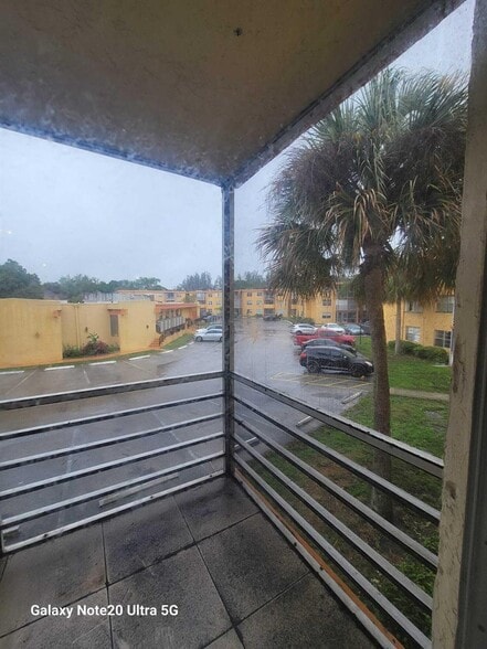 Building Photo - 4324 NW 9th Ave