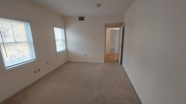 Building Photo - 49 Cedar St