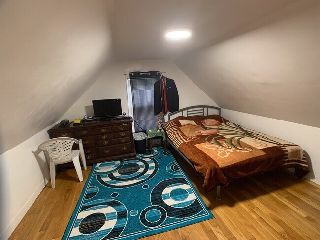 Building Photo - 6 Webster St