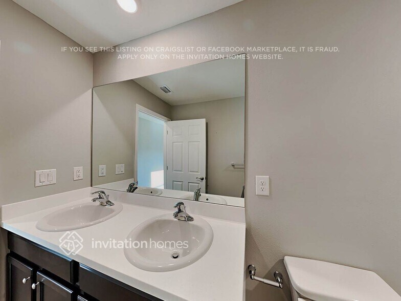 Building Photo - 217 SW 14th Pl