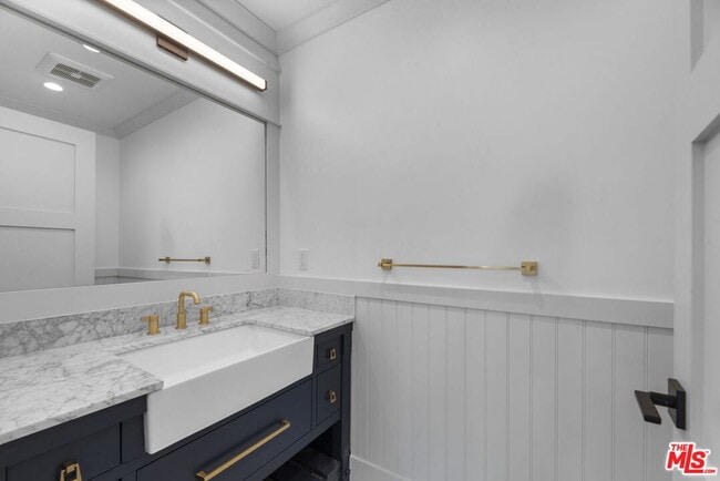 Building Photo - 566 Ida St