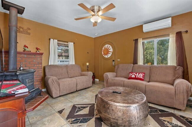 Building Photo - 1716 Cedar St