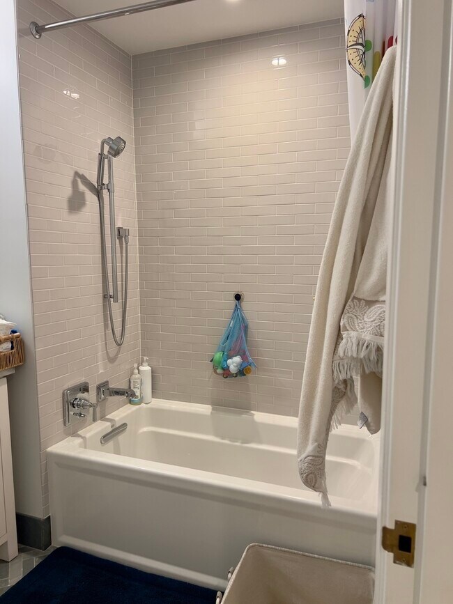 Building Photo - 514 N Peshtigo Ct