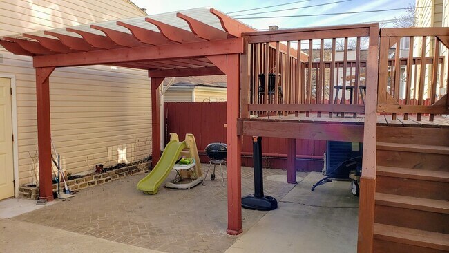 Back Yard - 4247 W Melrose St