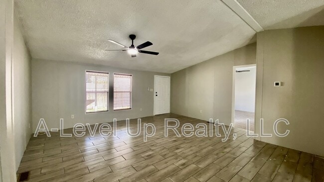 Building Photo - 307 W Lee St