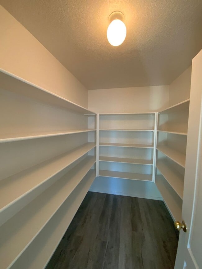 Building Photo - 4 Bedroom Single Story Home Available in C...