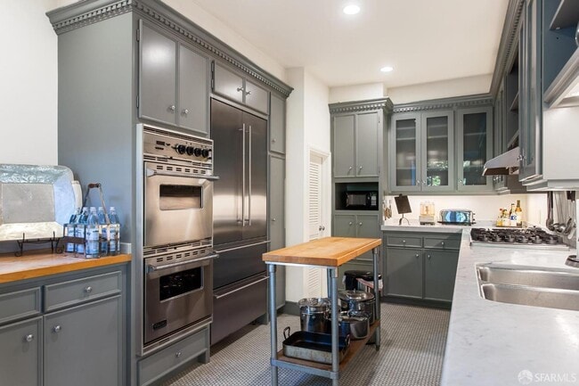 Building Photo - 67 Divisadero St