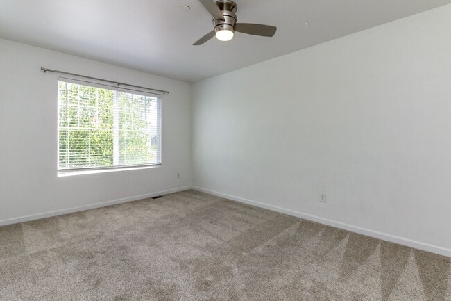 Building Photo - Beautiful upgraded 4 bedroom DuPont home with AC and sprinkler system
