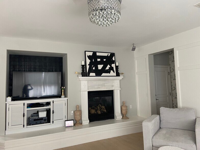 Building Photo - 2070 Katnich Ln