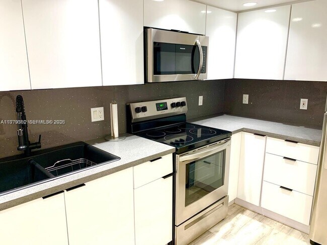 Building Photo - 200 SE 15th Rd