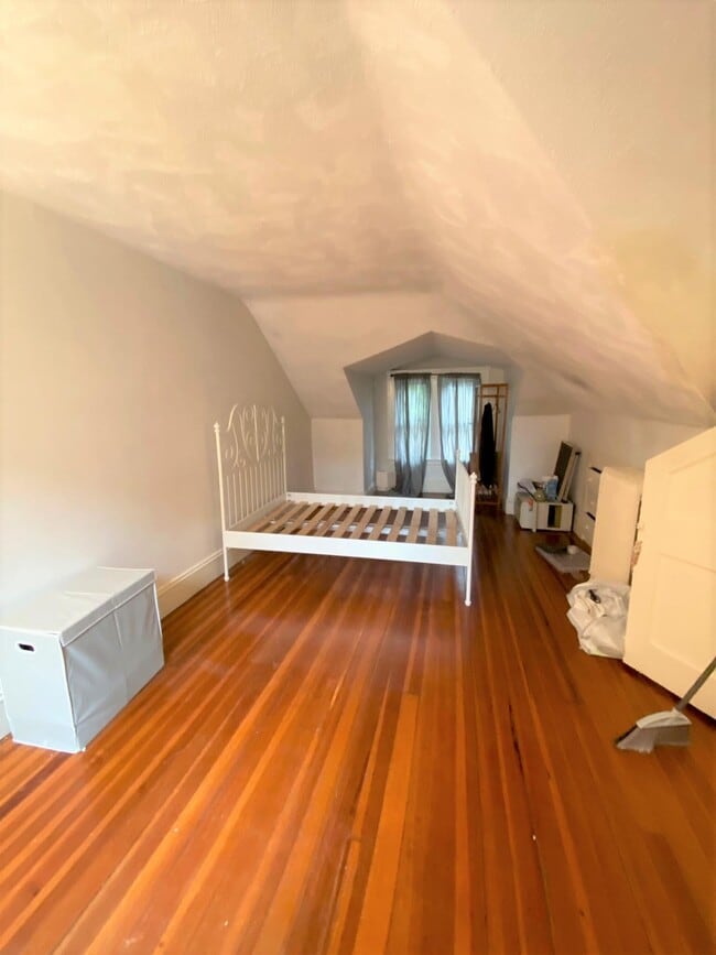 Building Photo - 9 Everett St