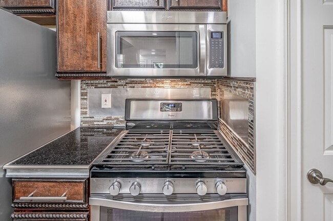 Building Photo - 2 bed 2 bath Peachtree Loft living in Buck...