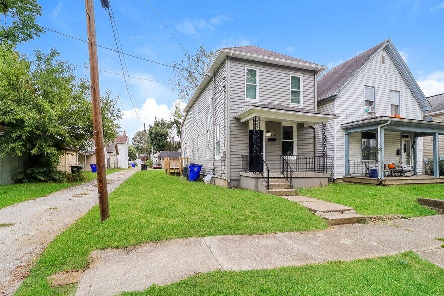 Building Photo - 2340 Elmo Ave