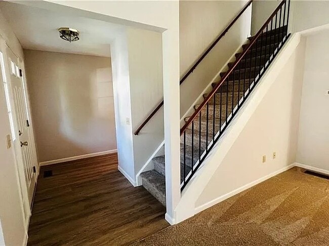 Building Photo - 441 Ayrault Rd